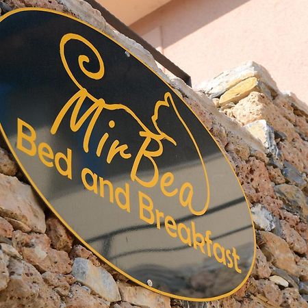 Mirbea Bed & Breakfast Cisano sul Neva Luaran gambar