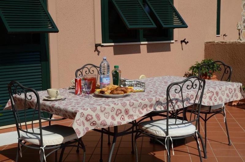 Mirbea Bed & Breakfast Cisano sul Neva Luaran gambar