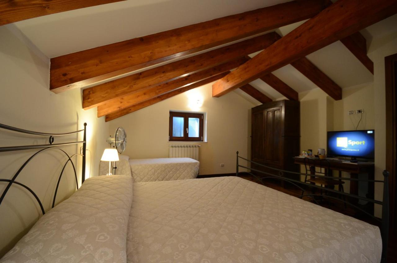 Mirbea Bed & Breakfast Cisano sul Neva Luaran gambar