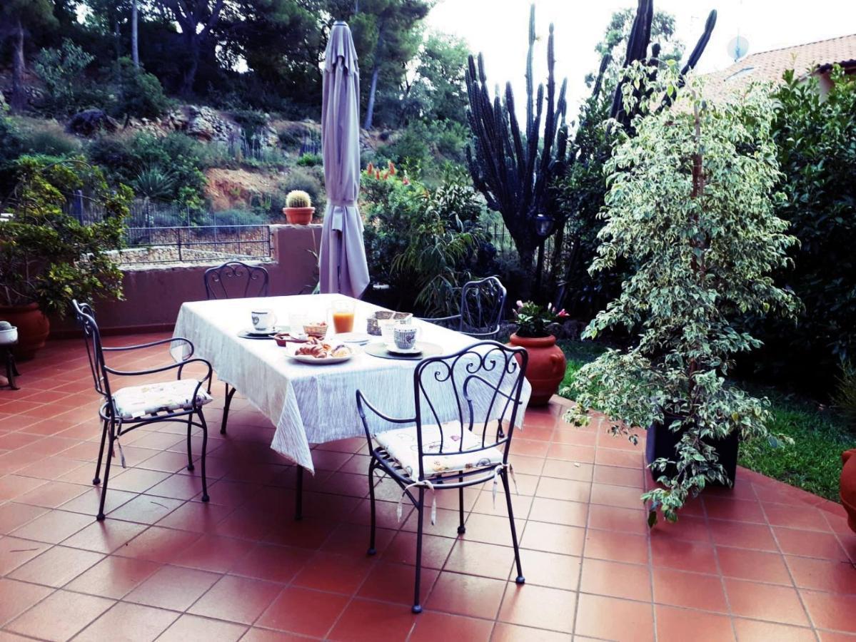 Mirbea Bed & Breakfast Cisano sul Neva Luaran gambar